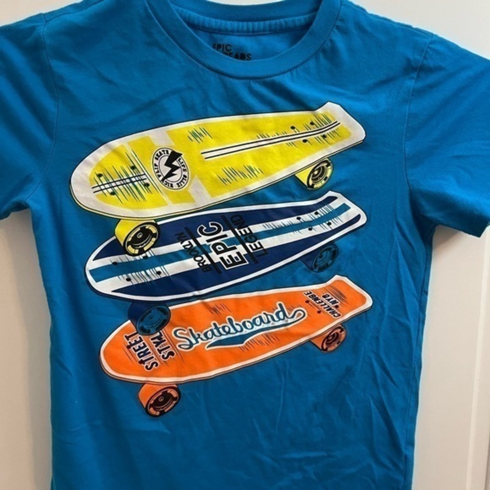 Epic threads boys shirt. Size small. Skateboard